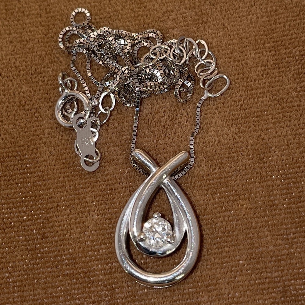 Solid 10K (not 14K ) White Gold Natural 1/4CT Diamond Solitaire Pendant Necklace